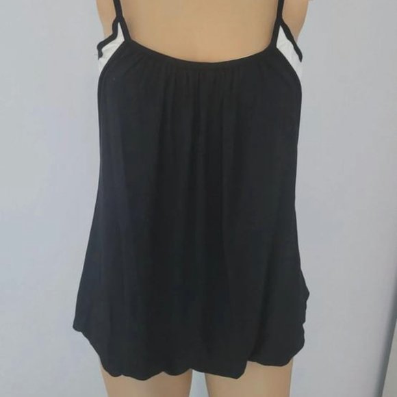 Camiseta doble blanca y negra de tirantes. - Picture 3 of 8